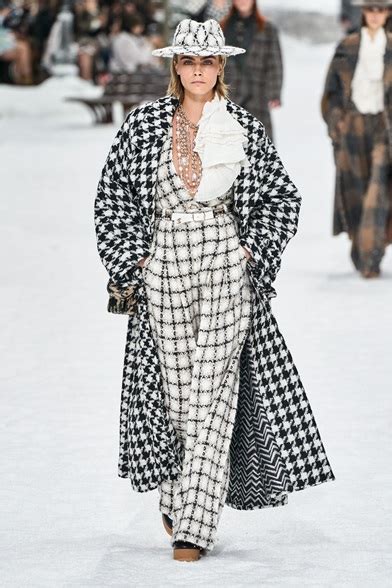 chanel show winter 2019 20|Chanel runway collection.